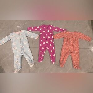Carter’s footie pajamas 9 months set of three!
